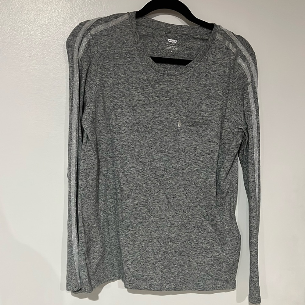 NWT Levi’s Long Sleeve Tee Shirt with Front Pocket